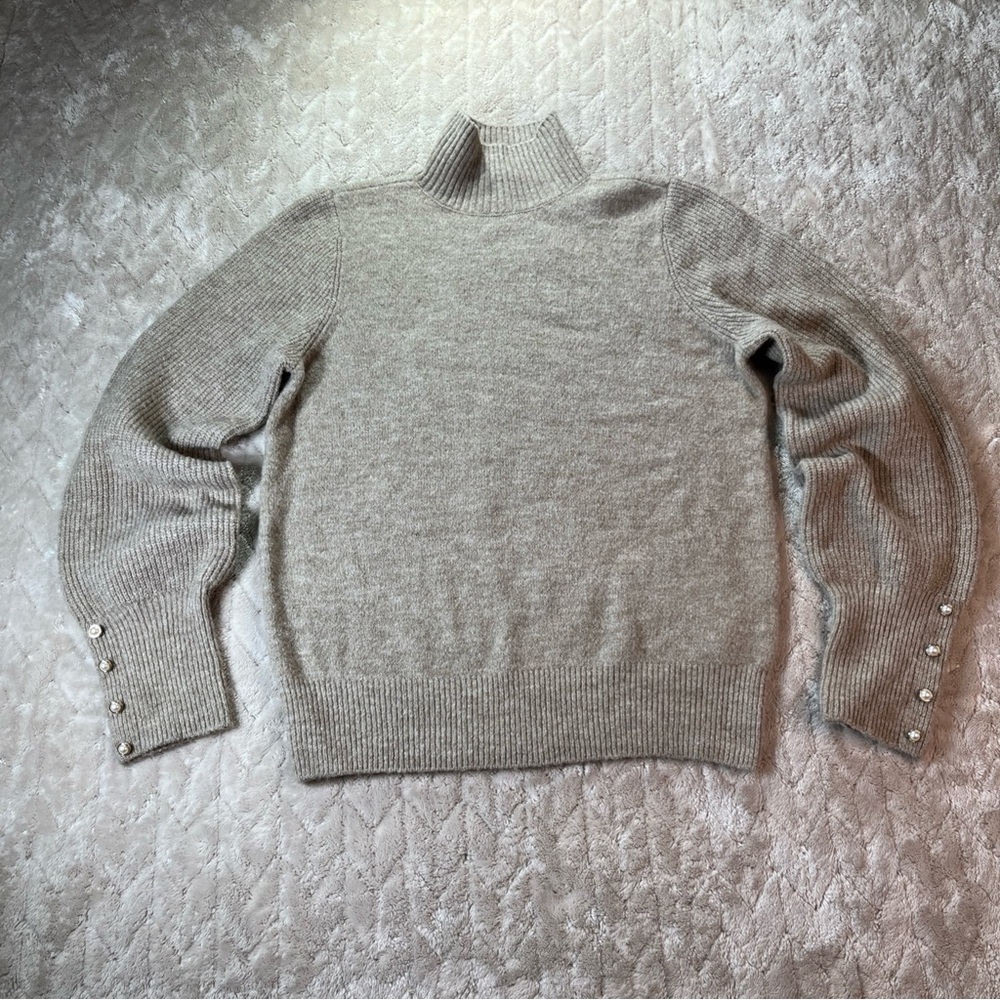Elegant Women's Light Gray Turtleneck Sweater